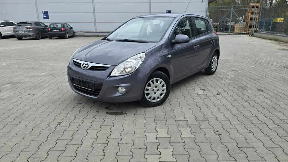 HYUNDAI i20 -