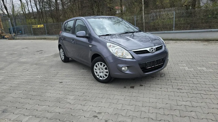 HYUNDAI i20 -