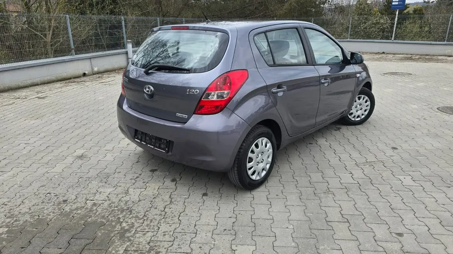 HYUNDAI i20 -