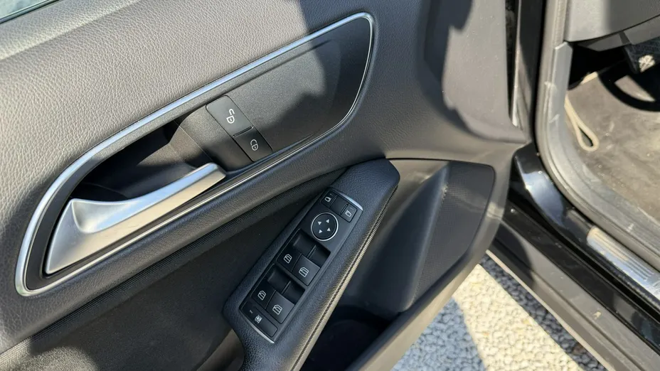 MERCEDES-BENZ GLA -
