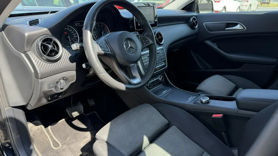 MERCEDES-BENZ GLA -