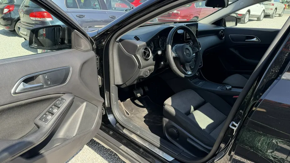 MERCEDES-BENZ GLA -