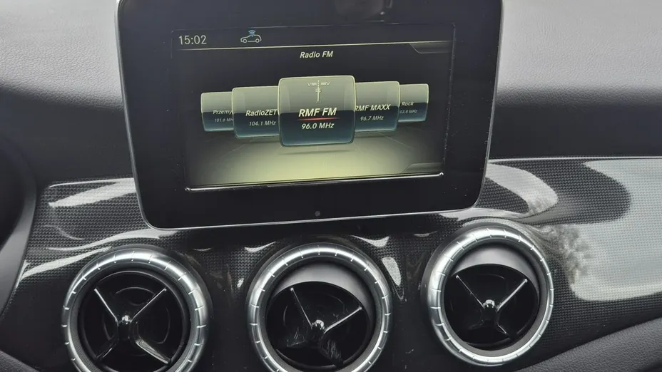 MERCEDES-BENZ CLA -
