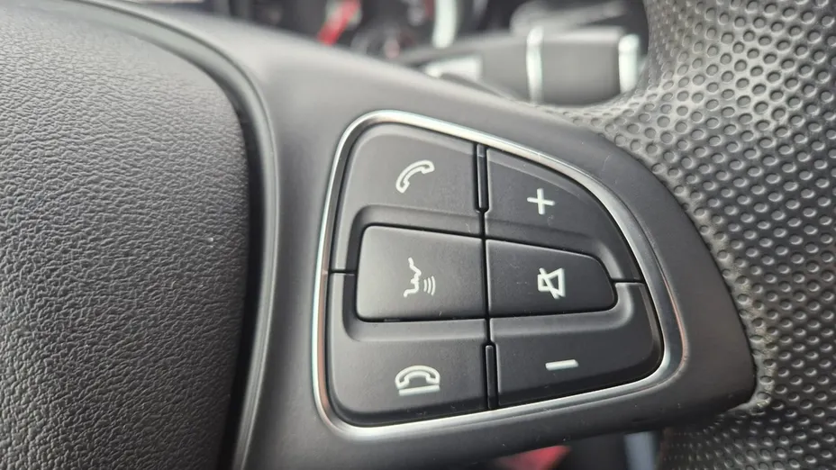 MERCEDES-BENZ CLA -