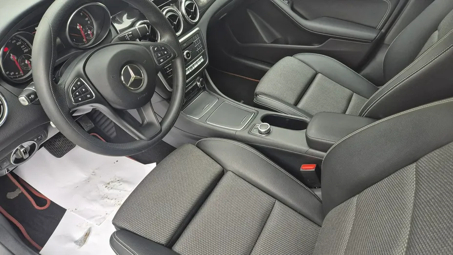 MERCEDES-BENZ CLA -