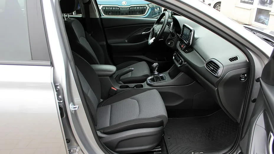 HYUNDAI i30 -