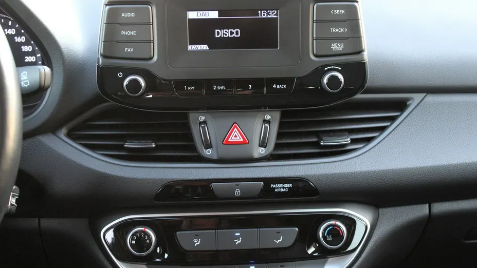 HYUNDAI i30 -
