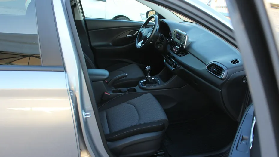 HYUNDAI i30 -