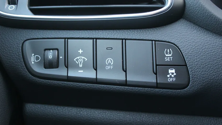 HYUNDAI i30 -