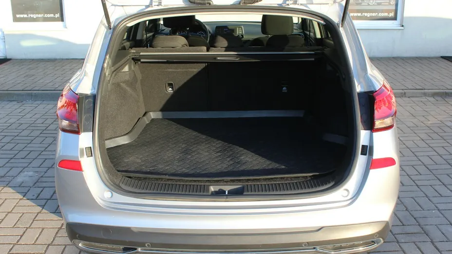 HYUNDAI i30 -