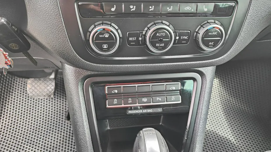 VOLKSWAGEN Sharan -