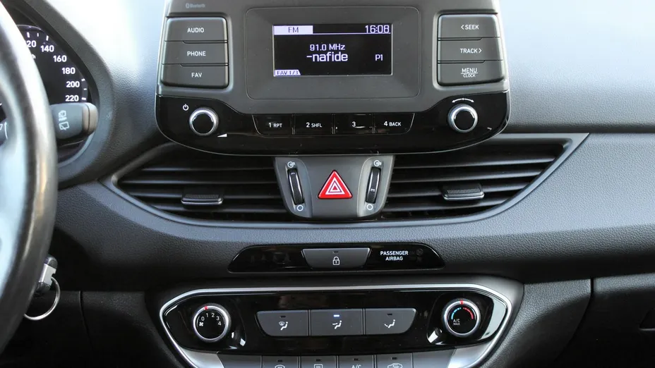 HYUNDAI i30 -