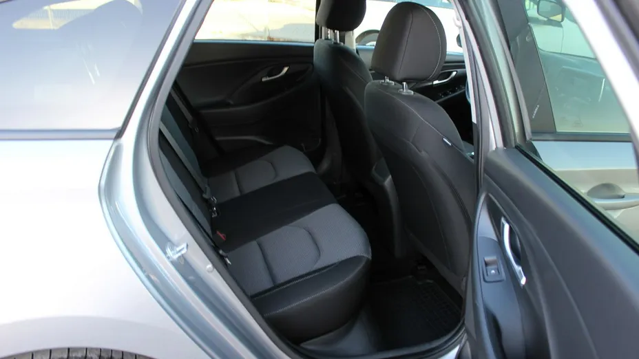 HYUNDAI i30 -