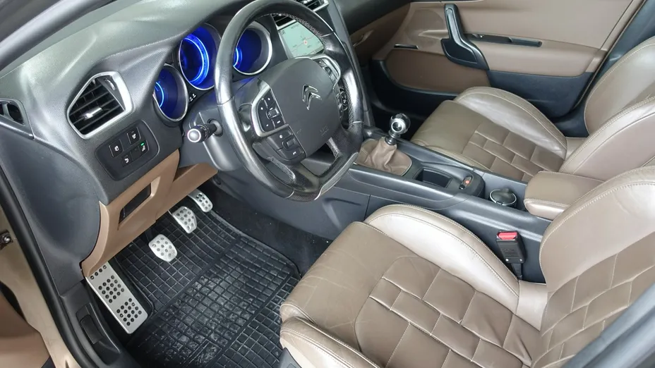 CITROEN DS4 -