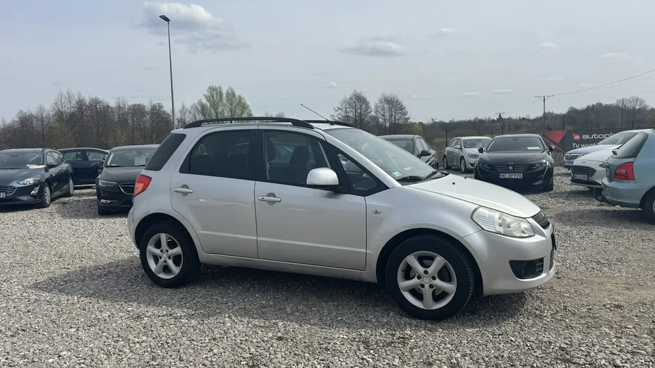 SUZUKI SX4 -