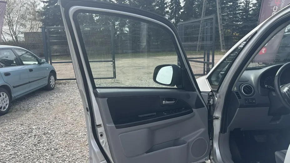 SUZUKI SX4 -