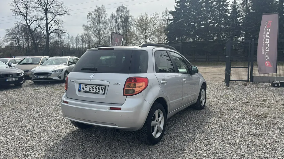 SUZUKI SX4 -