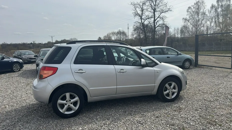 SUZUKI SX4 -
