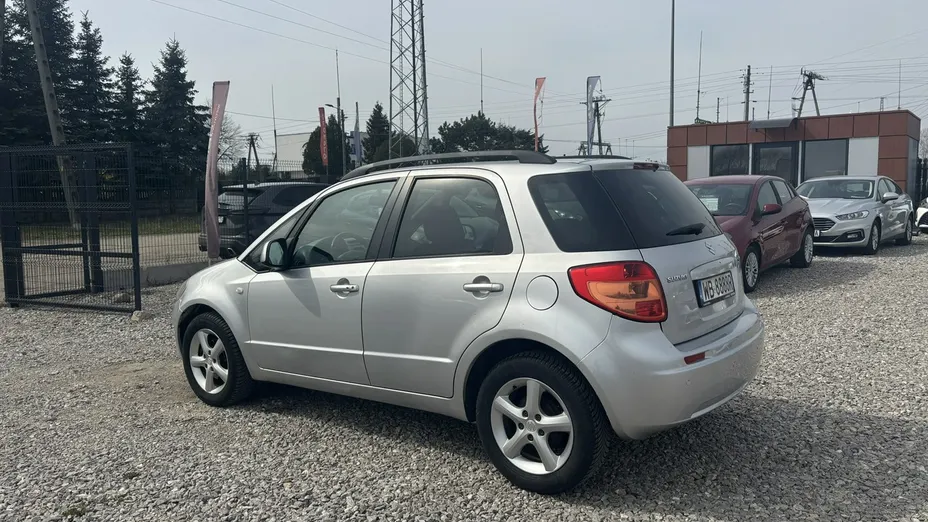 SUZUKI SX4 -