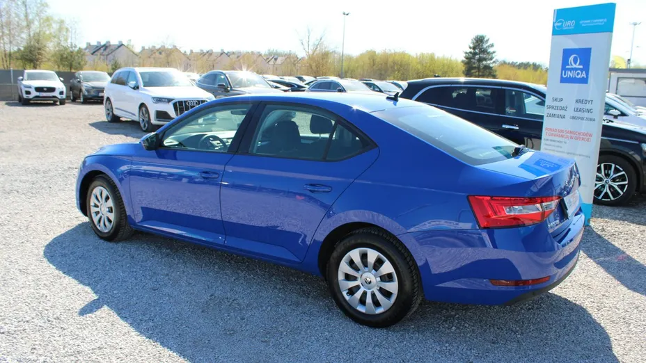 SKODA Superb -