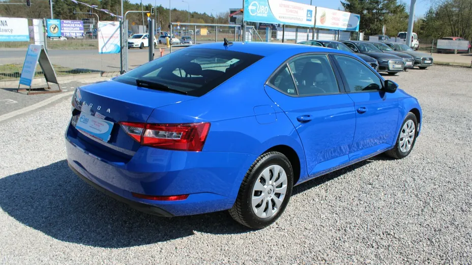SKODA Superb -