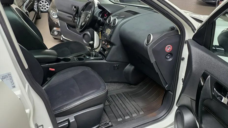 NISSAN Qashqai -
