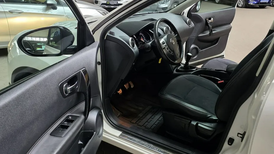 NISSAN Qashqai -