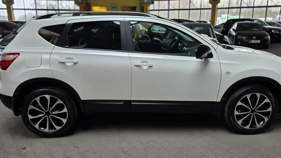NISSAN Qashqai -