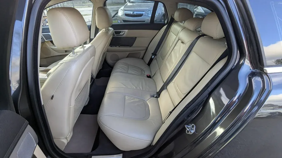 JAGUAR XF -