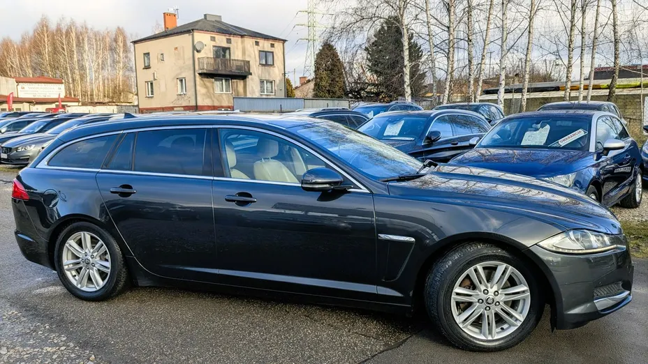 JAGUAR XF -