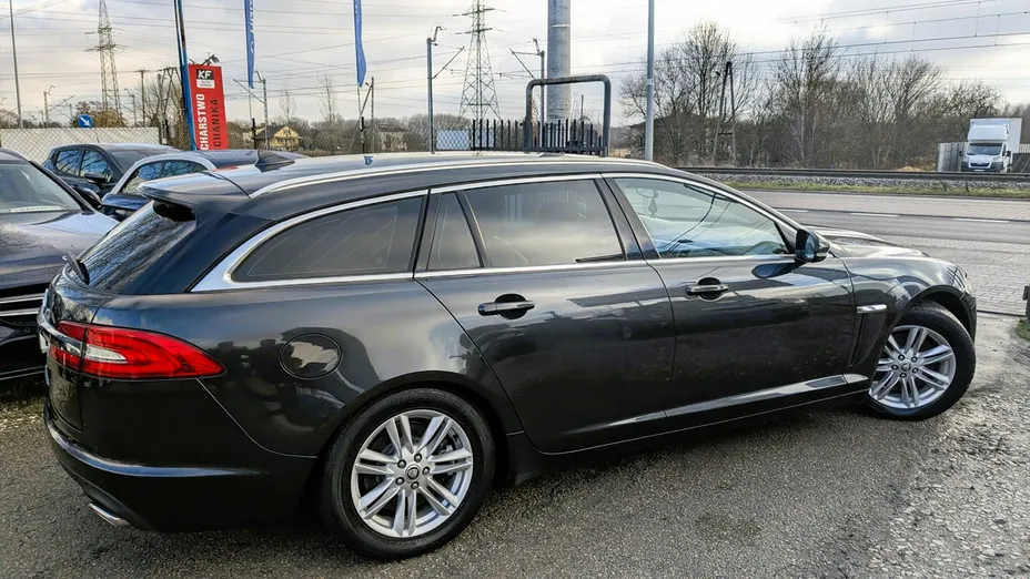 JAGUAR XF -