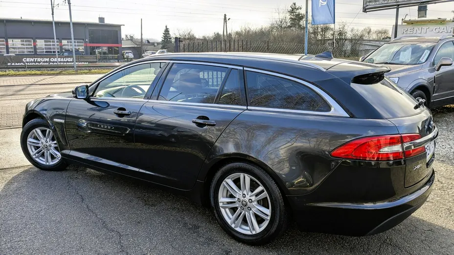 JAGUAR XF -