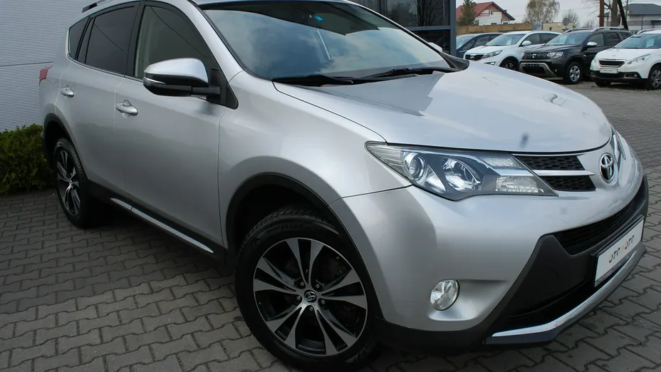 TOYOTA RAV4 -