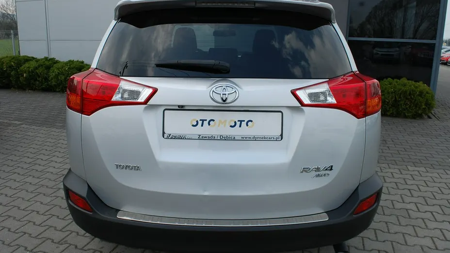 TOYOTA RAV4 -