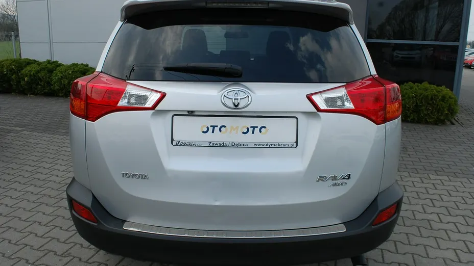 TOYOTA RAV4 -