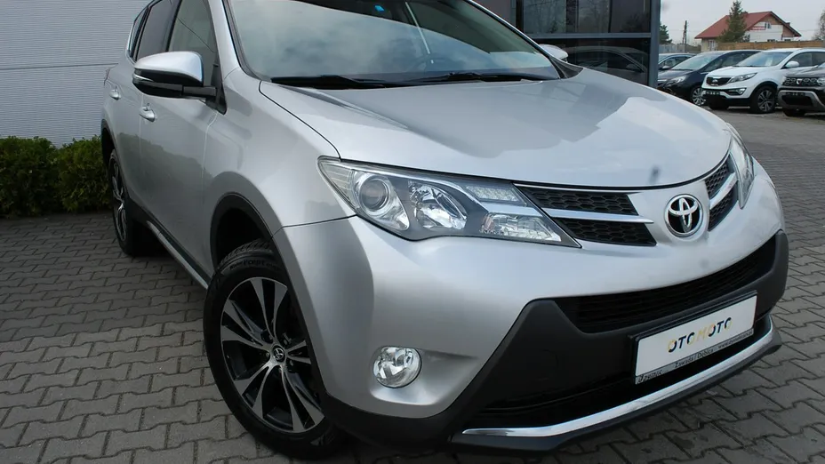 TOYOTA RAV4 -