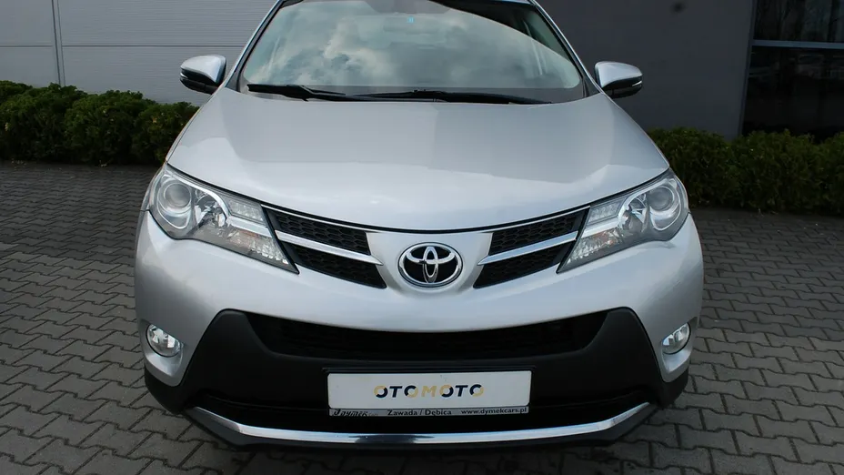 TOYOTA RAV4 -