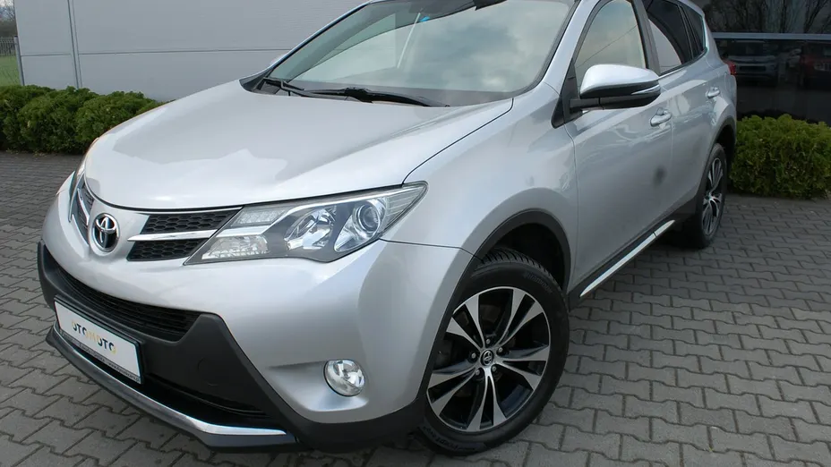 TOYOTA RAV4 -