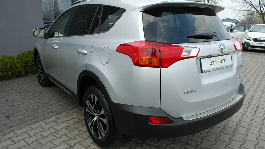 TOYOTA RAV4 -