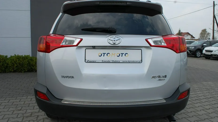 TOYOTA RAV4 -