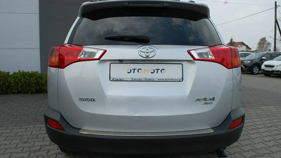 TOYOTA RAV4 -
