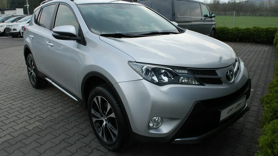 TOYOTA RAV4 -