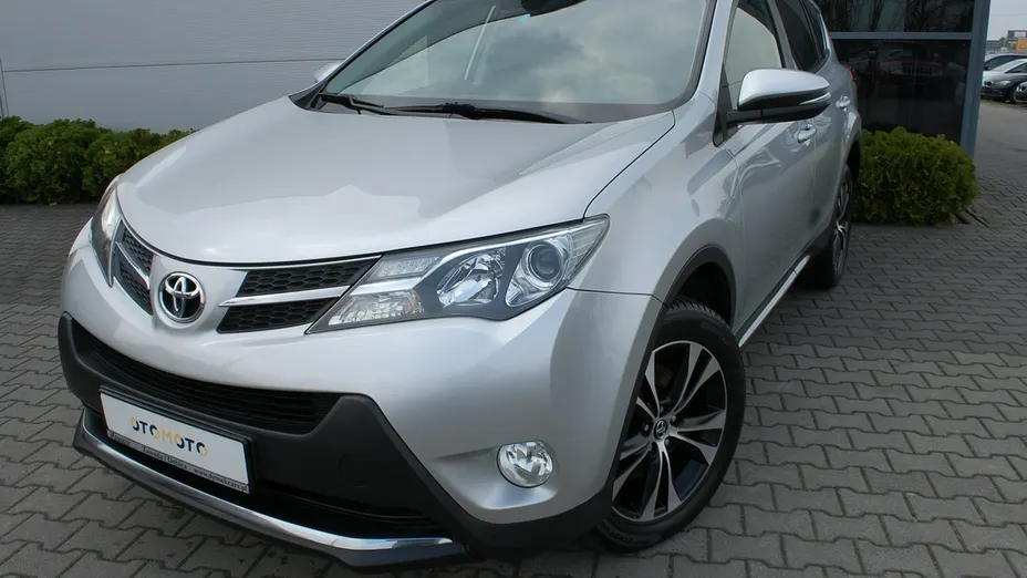TOYOTA RAV4 -