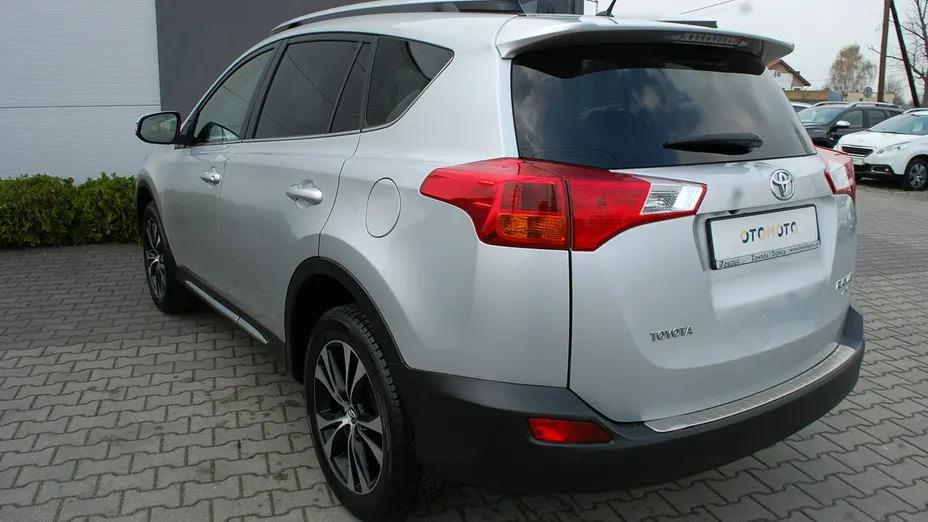 TOYOTA RAV4 -