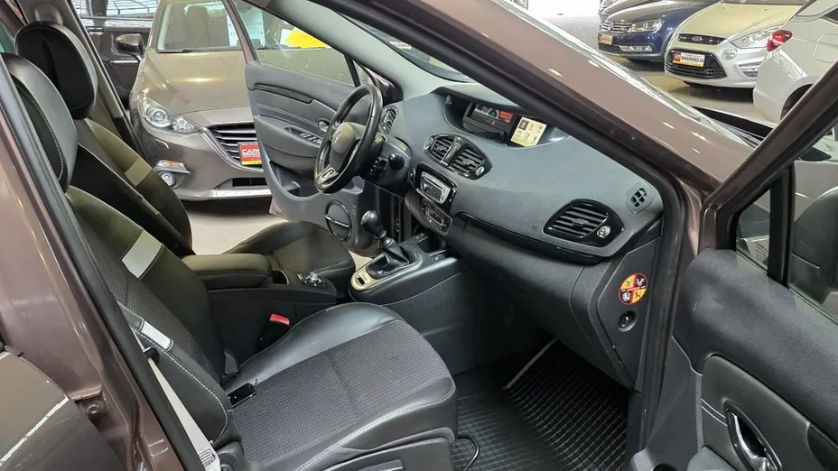 RENAULT Scenic -