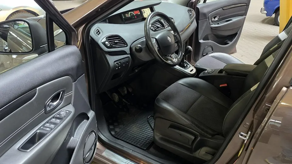RENAULT Scenic -