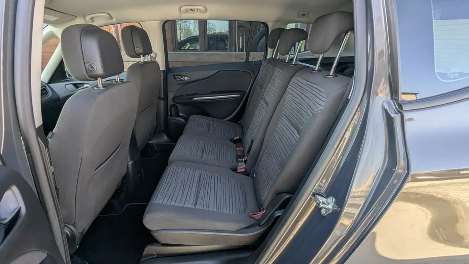 OPEL Zafira -