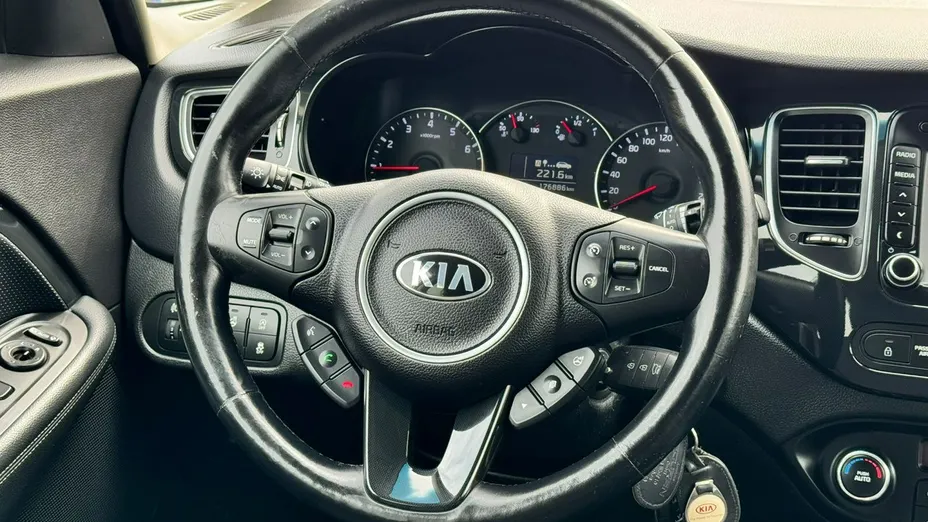 KIA Carens -