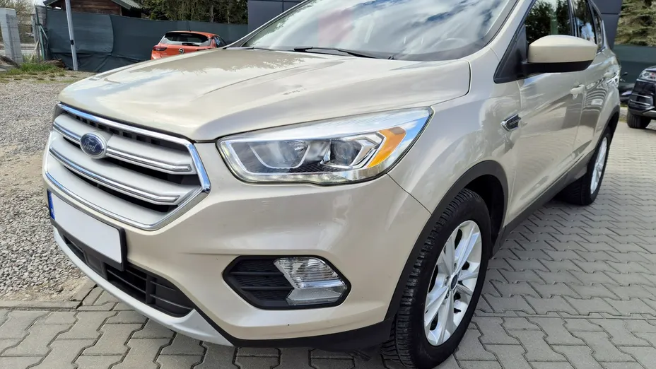 FORD Escape -
