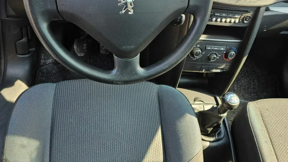 PEUGEOT 207 -